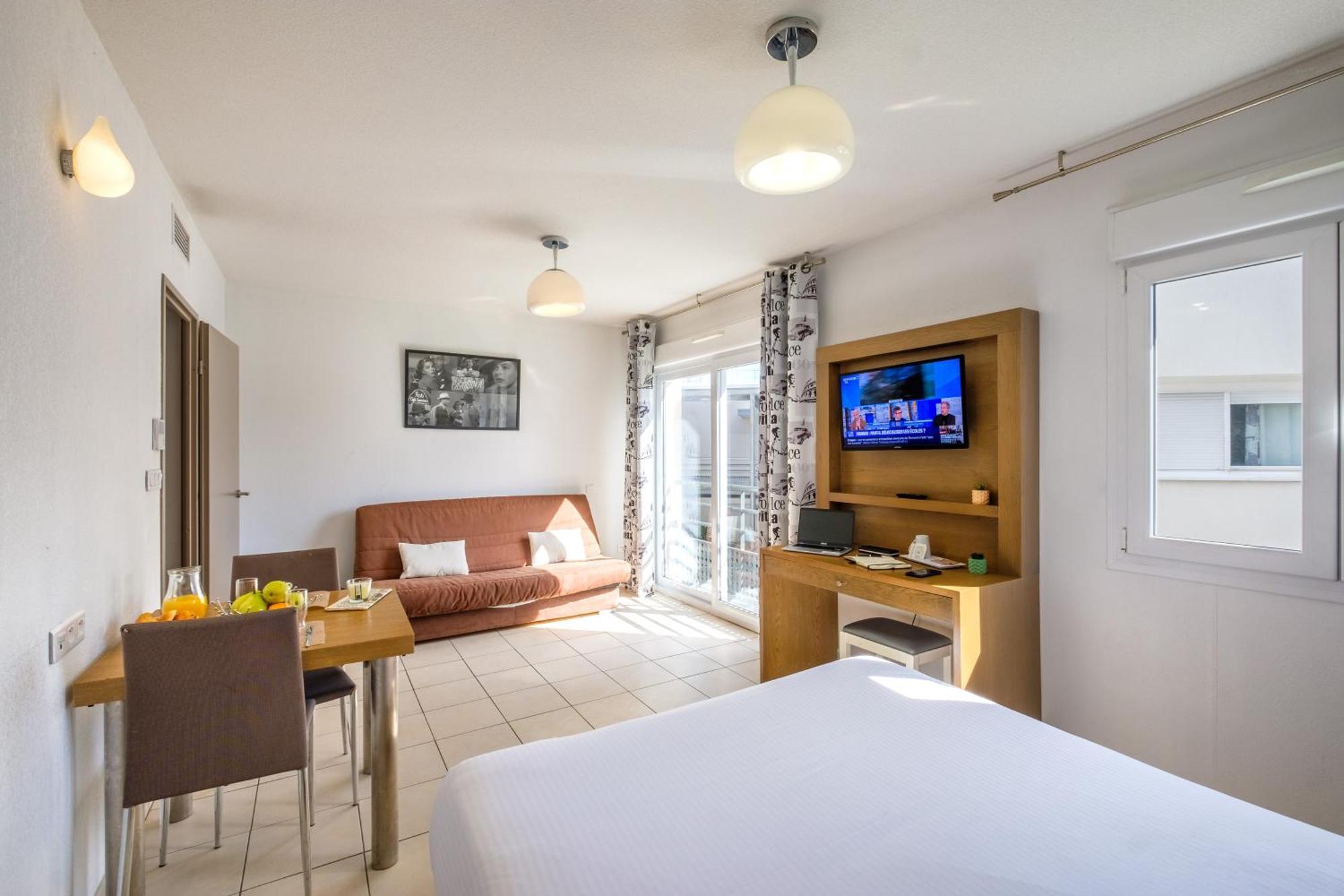 Comfort Aparthotel Antibes Le Maestria Exteriör bild