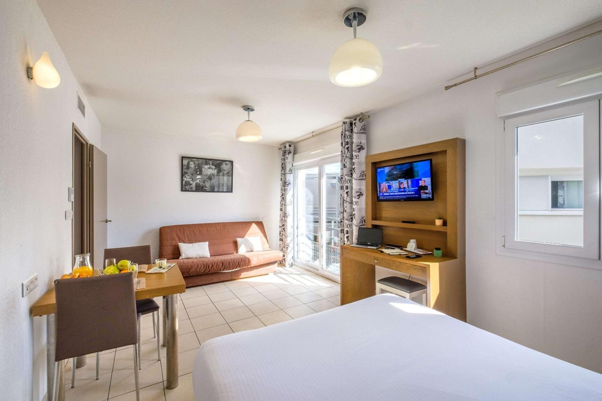 Comfort Aparthotel Antibes Le Maestria Exteriör bild